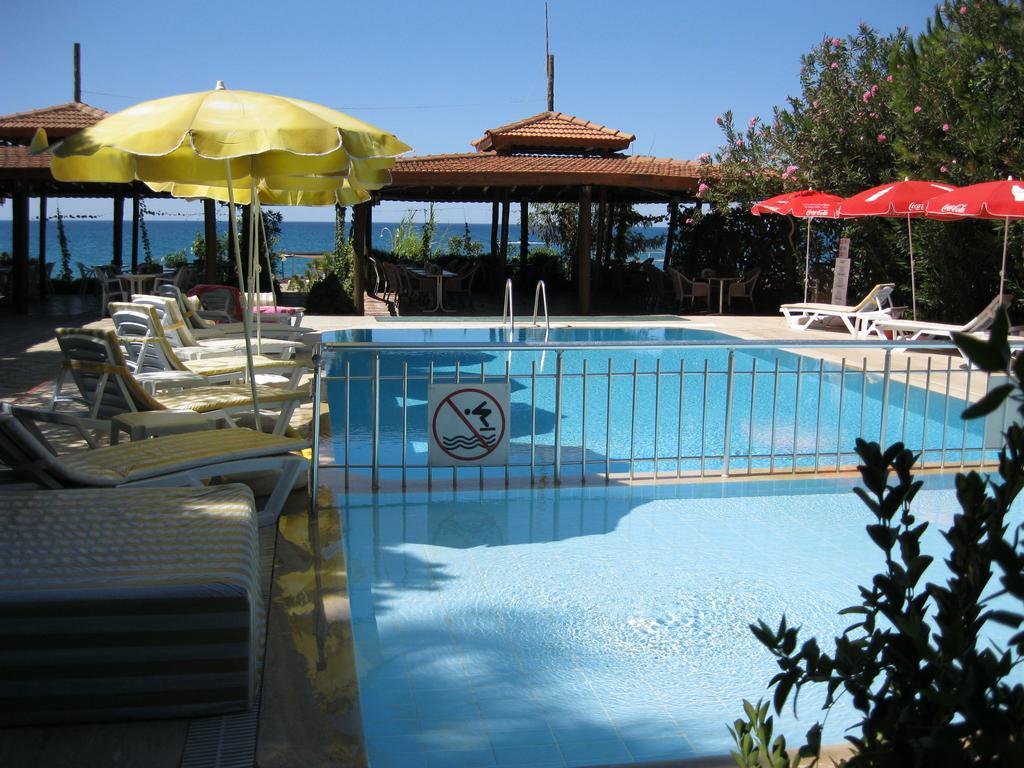 As Queen Beach Hotel Kizilot Exterior photo